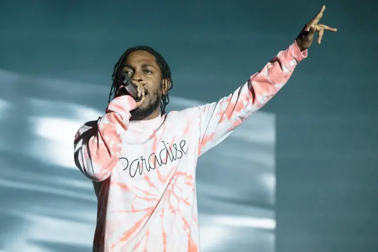Kendrick Lamar’s Unforgettable Tribute to Tupac Shakur: A Nostalgic Journey with Snoop Dogg in the ‘GNX’ Album